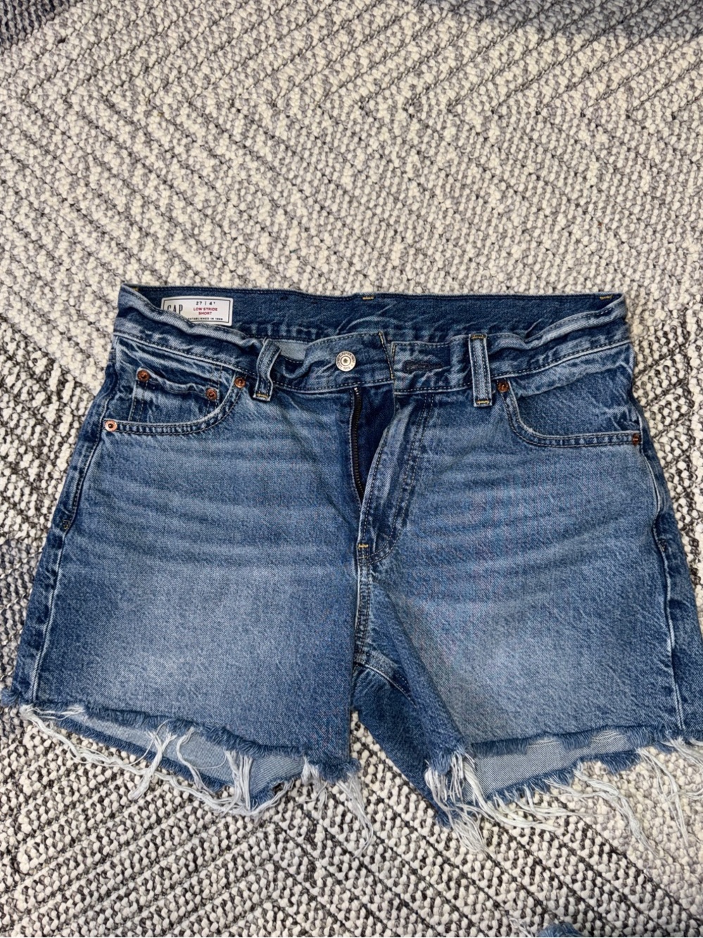 GAP Medium Blue - Stride Low Denim Shorts - Size 4 Tall - Picture 6 of 9